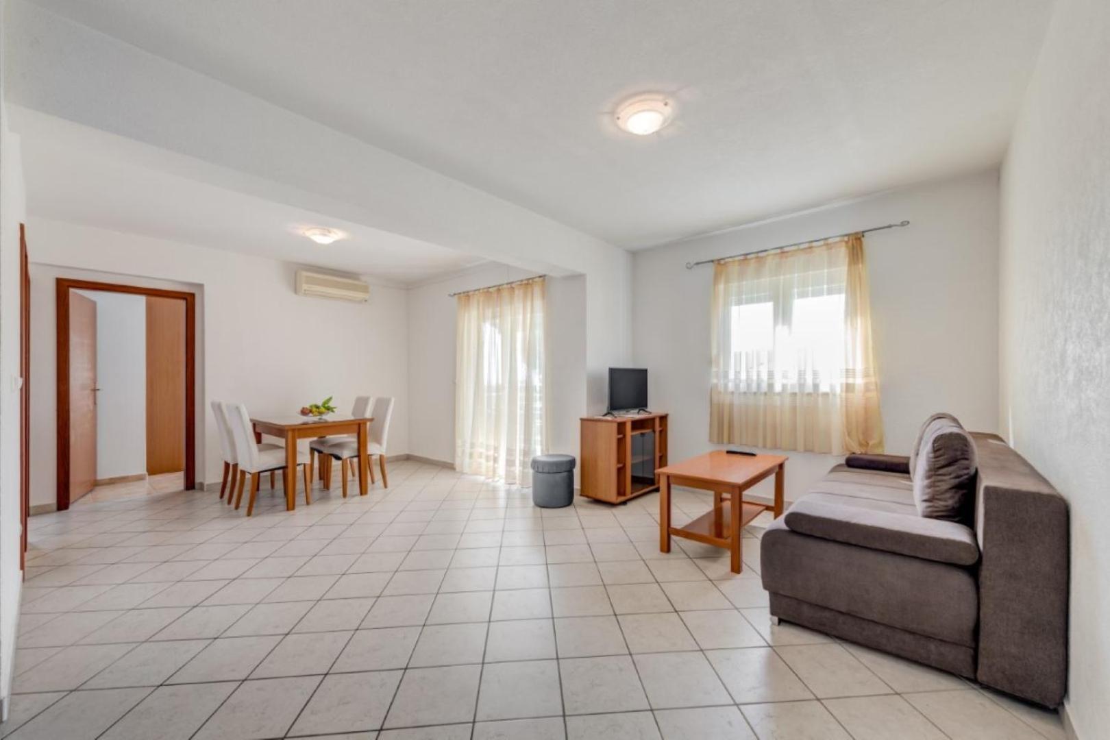 Ruza&Nikolina "1" Apartmani - Baska Voda Ngoại thất bức ảnh